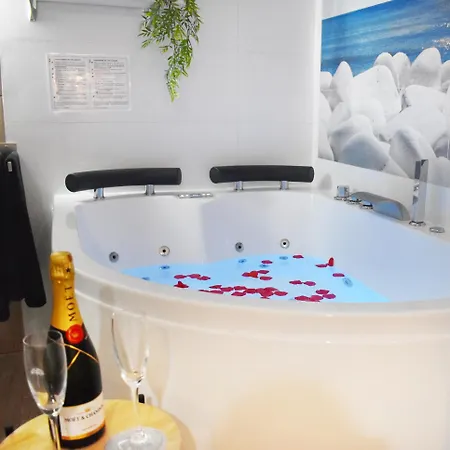 With Jacuzzi En Torremolinos, Garipolo 1 By Namaste Elite Apartment Torremolinos