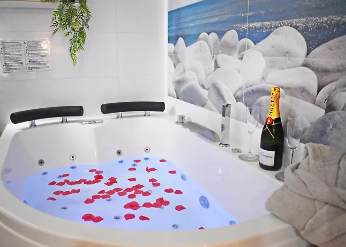 With Jacuzzi En Torremolinos, Garipolo 1 By Namaste Elite Apartment Torremolinos