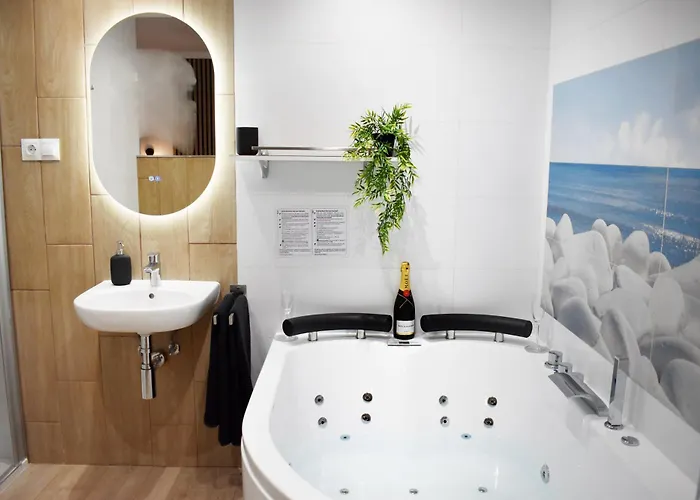 With Jacuzzi En Torremolinos, Garipolo 1 By Namaste Elite Apartment